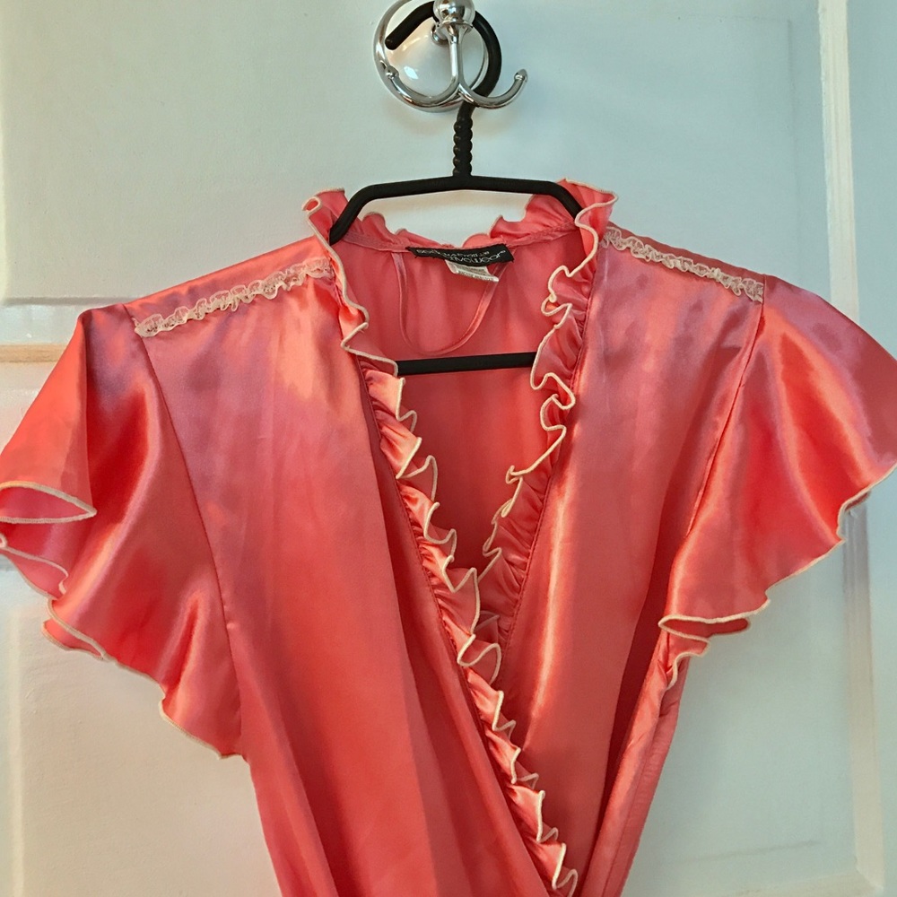 M short satin robe ruffles pink by Cinema Etoile